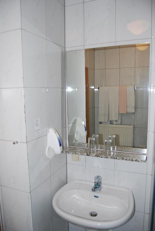 Landhotel St. Gereon Nackenheim Habitación foto